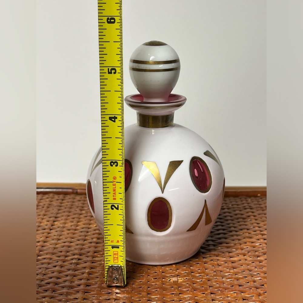 VINTAGE CZECH PERFUME VANITY ROUND BOTTLE DECANTER CUT TO DESIGN CRANBERRY PINK - Picture 7 of 8